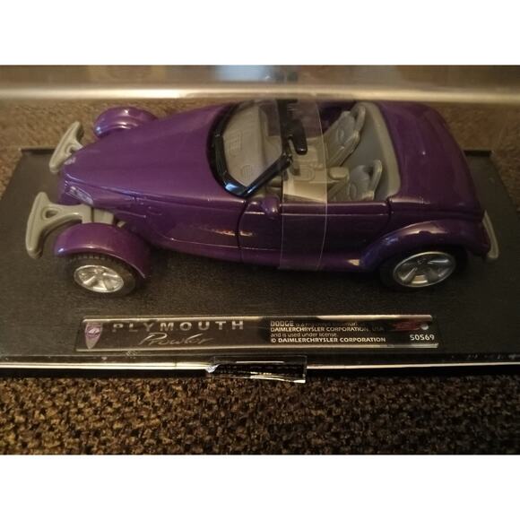 Plymouth Prowler 1:18 Scale Purple Convertible Diecast Model Car in Case - Picture 4 of 4